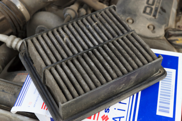 Как часто нужно менять воздушный фильтр двигателя: по состоянию или по пробегу