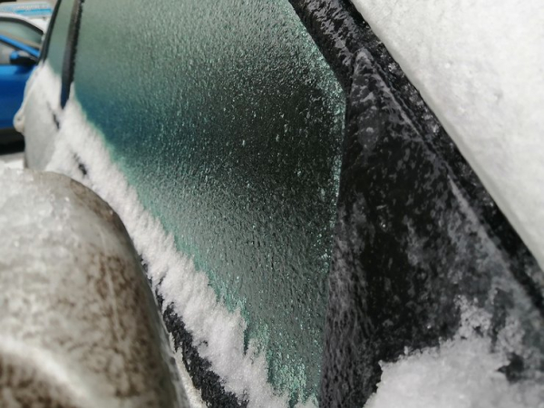 Какие дырочки особенно уязвимы в автомобиле для ледяного дождя