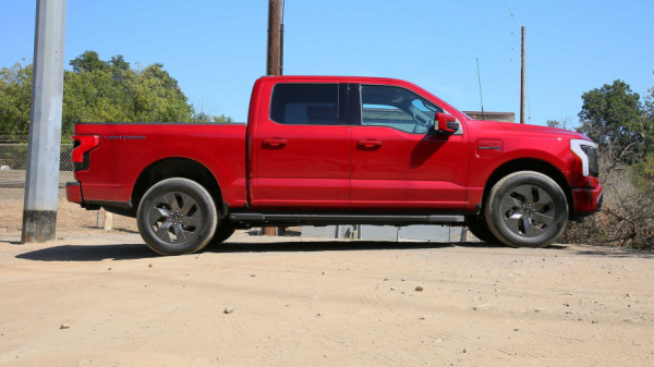 Компания Ford подняла цены на электрический пикап Ford F-150 Lightning 