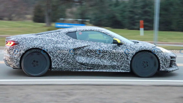 На тестах замечен прототип праворульного Chevy Corvette E-Ray