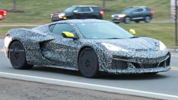 На тестах замечен прототип праворульного Chevy Corvette E-Ray