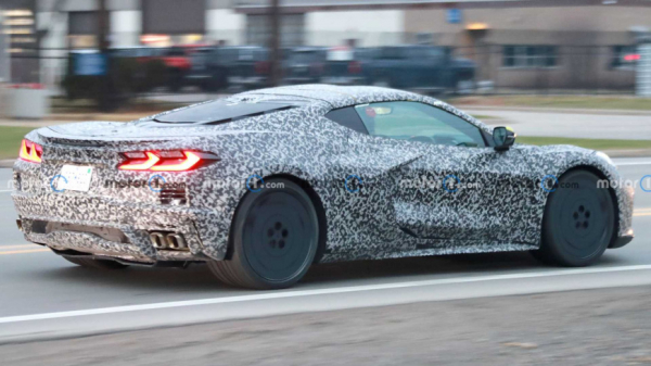 На тестах замечен прототип праворульного Chevy Corvette E-Ray