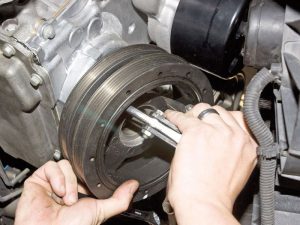 Откручивание шкива коленчатого вала: тонкости и нюансы