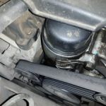 Почему в свечных колодцах масло и как устранить поломку