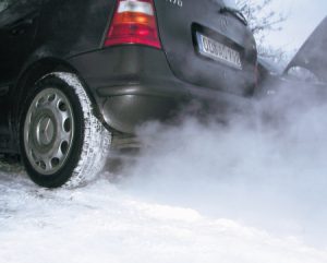 После запуска двигателя черный или сизый дым