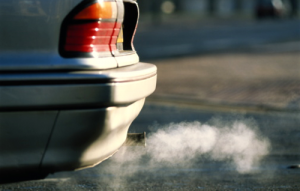 После запуска двигателя черный или сизый дым