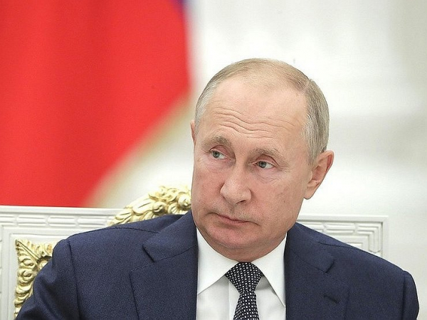 Путин запретил повышать цены на автомобили