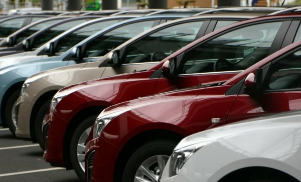 &laquo;РГ&raquo;: Россияне стали пересаживаться на подержанные автомашины из-за рубежа