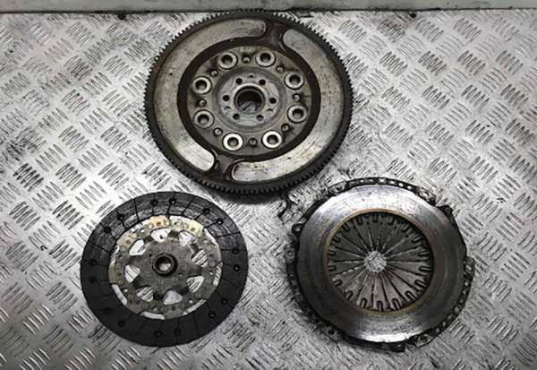 Сцепление автомобиля — разновидности, принцип работы, неисправности и их признаки Сцепление автомобиля — разновидности, принцип работы, неисправности и их признаки