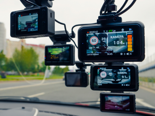 Следить и предупредить: рейтинг современных видеорегистраторов с радар-детектором