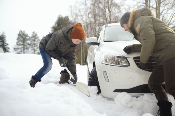 Составлен ТОП-5 вещей, которые необходимо класть в автомобиль зимой