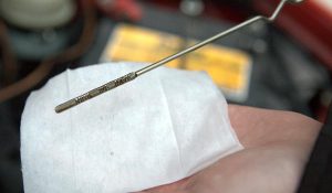 Точная проверка уровня масла в моторе