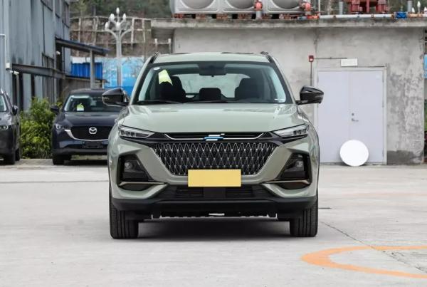 В России начали продаваться премиальные кроссоверы Changan Oshan по цене Haval Jolion