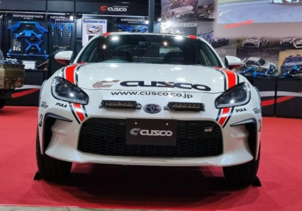 Спортивне купе Toyota перетворили на нестандартний кросовер