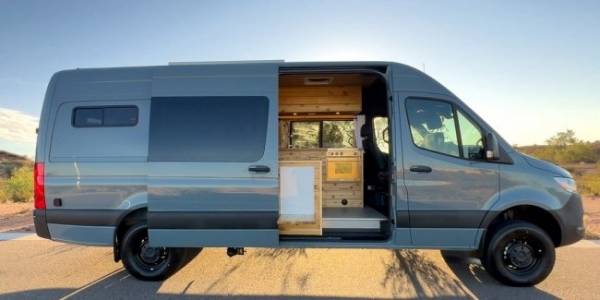 Mercedes-Benz Sprinter перетворили на зручний будинок на колесах Mercedes-Benz Sprinter перетворили на зручний будинок на колесах