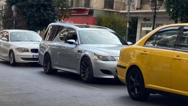 Із зарядженого седана BMW M5 зробили розкішний катафалк