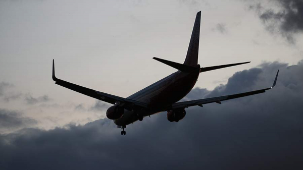 Самолет произведет аварийную посадку в Астрахани из-за задымления
