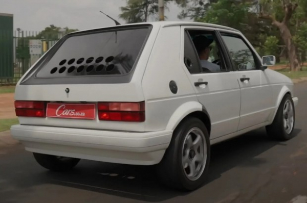 Старий Volkswagen Golf оснастили двома двигунами на 500 сил