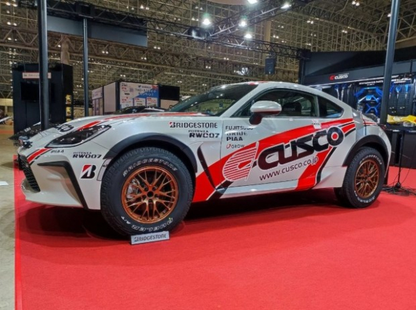 Спортивне купе Toyota перетворили на нестандартний кросовер