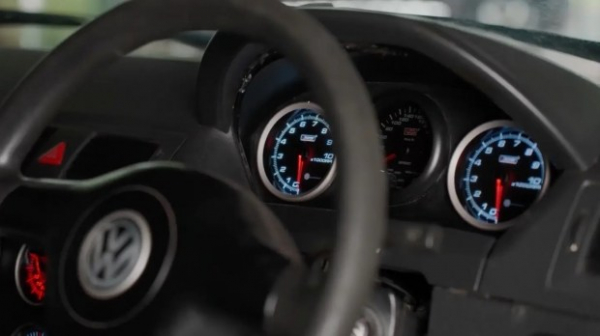 Старий Volkswagen Golf оснастили двома двигунами на 500 сил