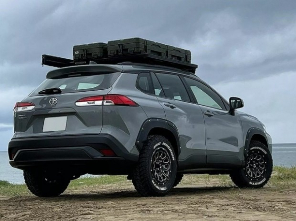 Компактний кросовер Toyota Corolla Cross підготували до бездоріжжя