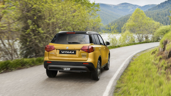 В РФ привезли гибридные кроссоверы Suzuki Vitara