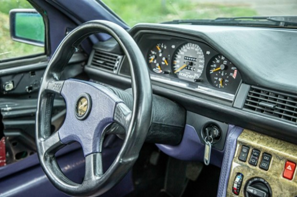 Виявлено єдиний у світі Mercedes-Benz E-Class із дверима &laquo;крило чайки&raquo;