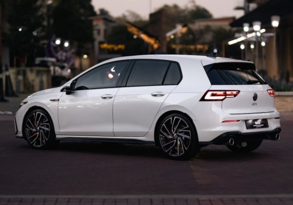 Представлено перший у світі броньований хечбек Volswagen Golf GTI Представлено перший у світі броньований хечбек Volswagen Golf GTI