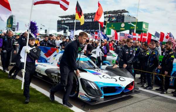 BMW M Hybrid V8 дебютировал в гонках на выходных