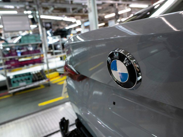 Что ж ты, фраер: BMW в России решила не уподобляться Mercedes