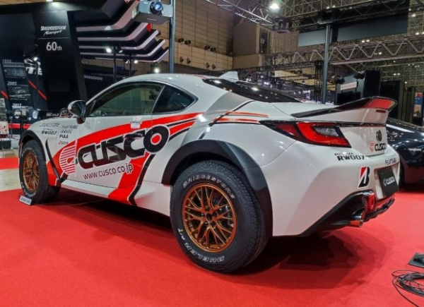 Спортивне купе Toyota перетворили на нестандартний кросовер