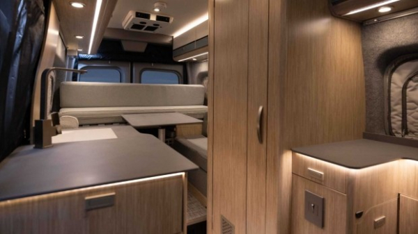 Представлено електричний екобудинок на колесах на базі Ford Transit