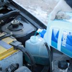 Если в двигателе замерзла вода: что делать водителю