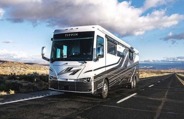 Представлено один із найрозкішніших будинків на колесах