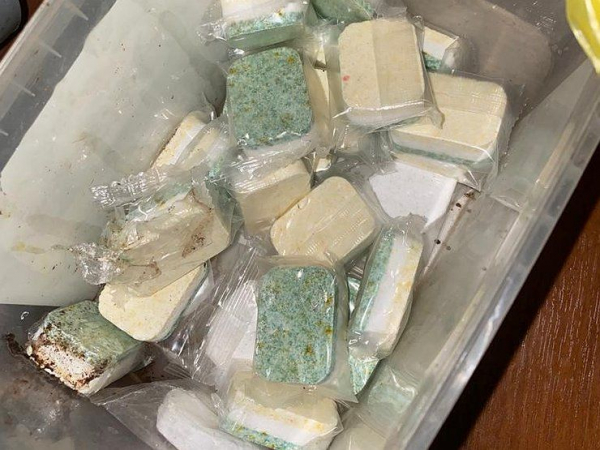 Как таблетки для посудомоечной машины помогают водителям на зимней дороге