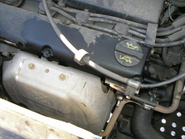 Как устранить течь масла из-под крышки клапанов