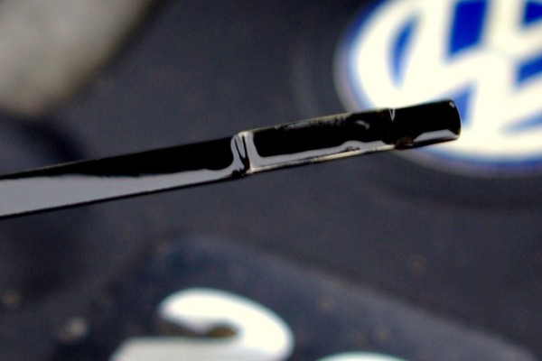 Масло в двигателе почернело: почему так происходит Масло в двигателе почернело: почему так происходит