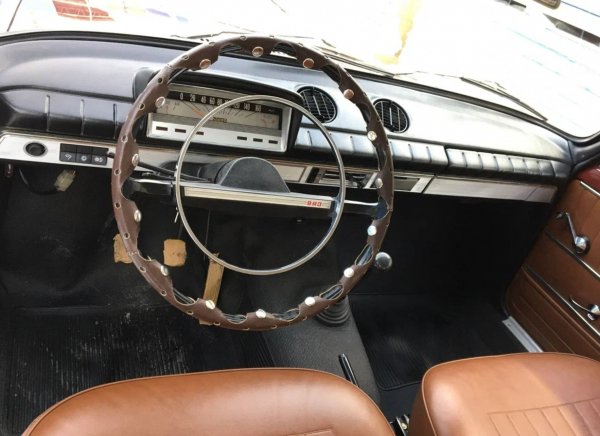 На &laquo;Авто.ру&raquo; появился в продаже 50-летний универсал ВАЗ-2102 за 3 млн рублей