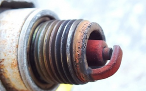 О чем говорит нагар на свечах зажигания и его цвет