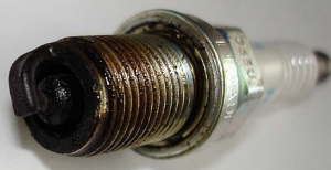 О чем говорит нагар на свечах зажигания и его цвет