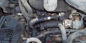 Почему через сапун выдавливает масло: как устранить неисправность