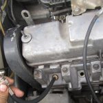 Почему через сапун выдавливает масло: как устранить неисправность