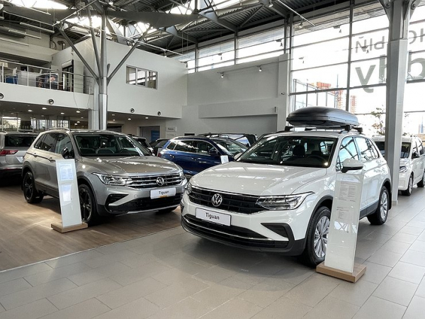 Пыльным мешком по голове: с чем российский авторынок въехал в 2023 год