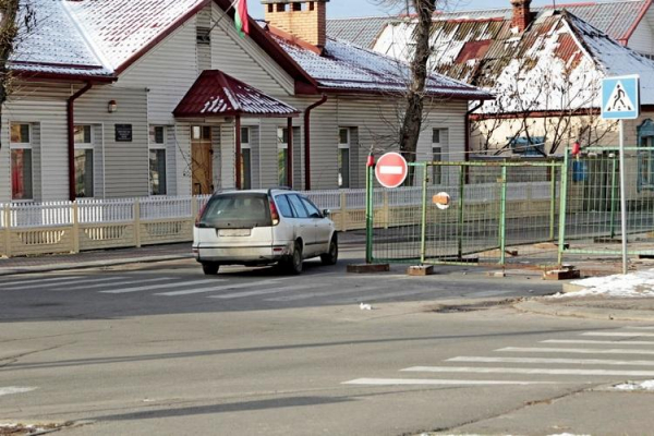 Штраф за проезд под кирпич &mdash; знак &laquo;Въезд запрещен&raquo;