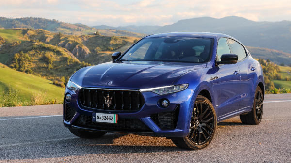 Составлен ТОП-10 продаваемых люксовых автомашин в РФ в 2022 году