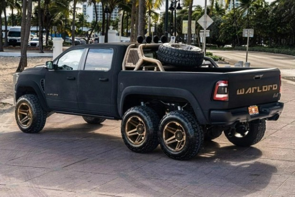 Тюнери перетворили Ram 1500 TRX на справжнього шестиколісного монстра