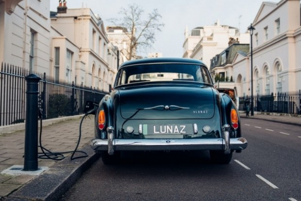 Рідкісний вінтажний Bentley перетворили на потужний електрокар