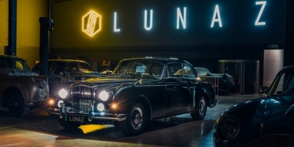 Рідкісний вінтажний Bentley перетворили на потужний електрокар