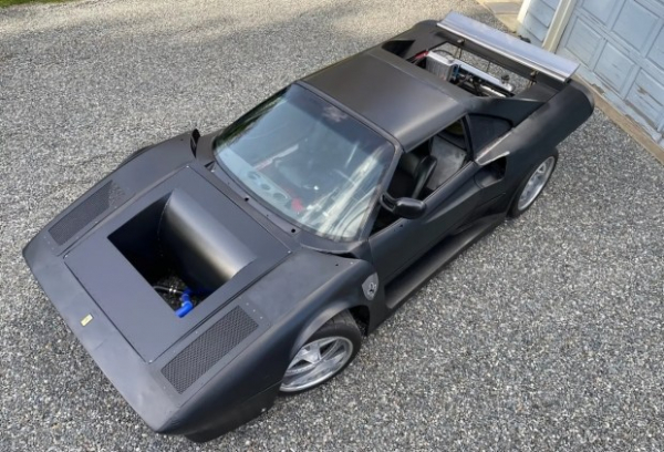 Класичний спорткар Ferrari 80-х отримав зухвалий та незвичайний тюнінг