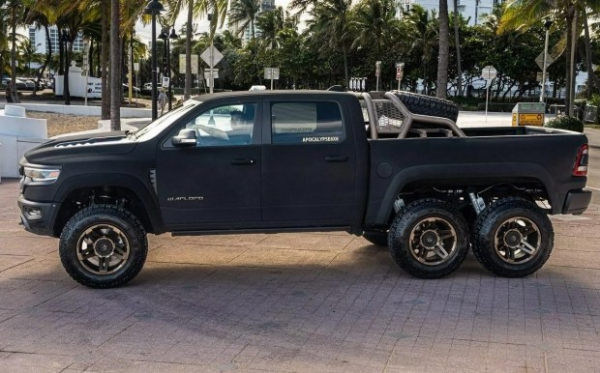 Тюнери перетворили Ram 1500 TRX на справжнього шестиколісного монстра